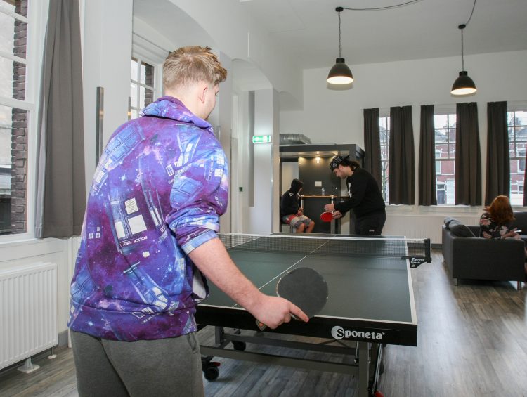 Maaszicht huiskamer tafeltennis